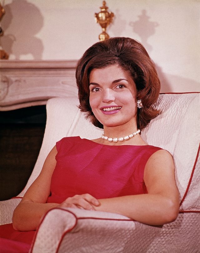 jacqueline kennedy at her georgetown home in august 1960