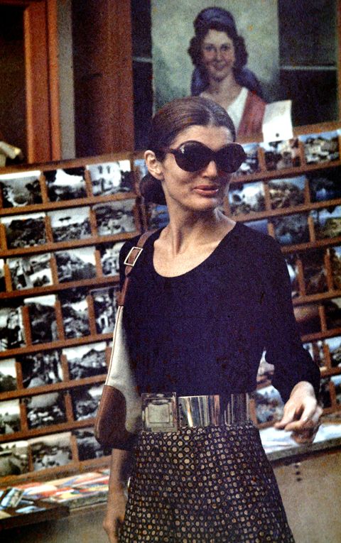 jackie kennedy and family shopping in capri   august 24, 1970