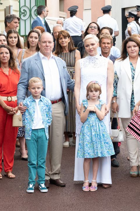 モナコのシャルレーヌ公妃とアルベール大公 双子の子供たちが恒例行事 モナコ ピクニック に揃って参加 ハーパーズ バザー Harper S Bazaar 公式