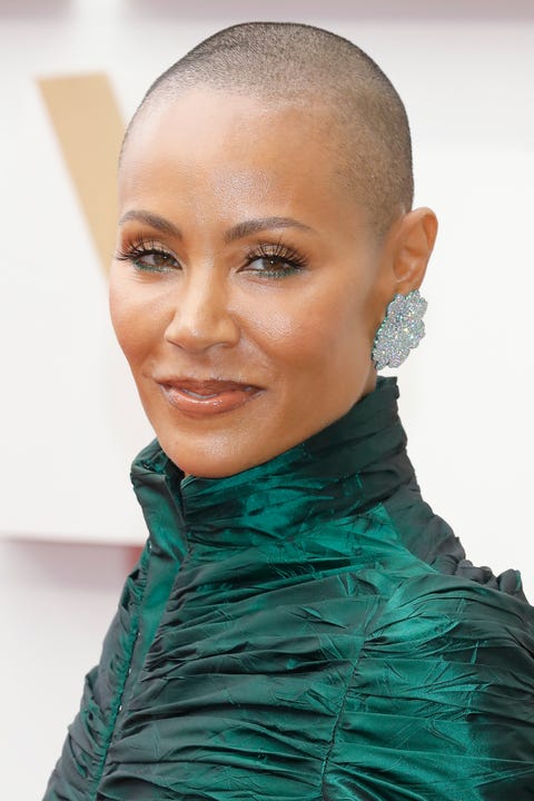 Jada Pinkett Smith w dużych platynowo diamentowych kolczykach - Oskary 2022 — najciekawsza biżuteria