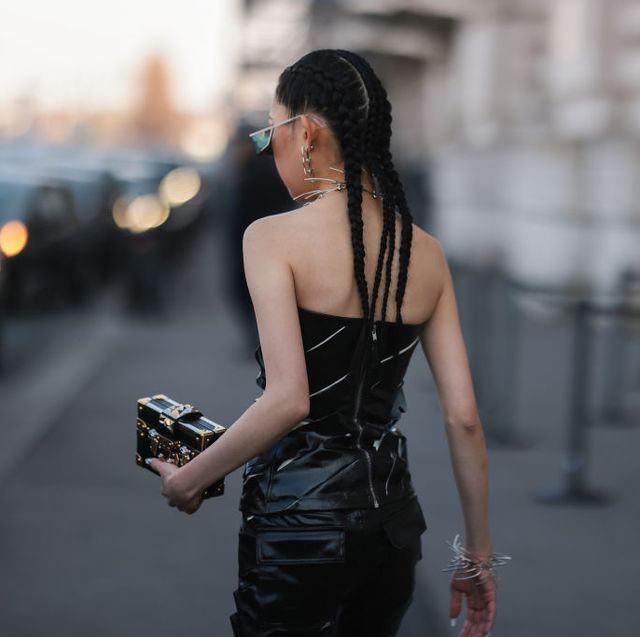 street style paris fashion week jamie xie in zwart witte strapless jurk