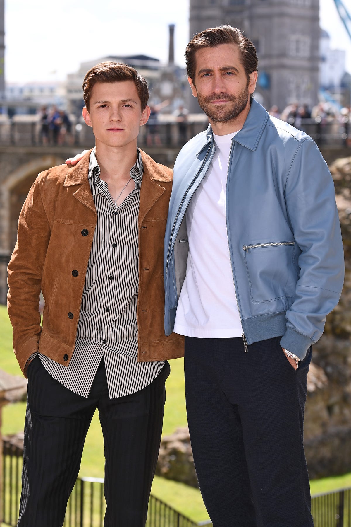 Jake Gyllenhaal y Tom Holland, de Spider-Man, y sus dos looks para ir a la  oficina en verano