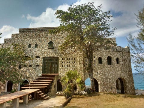 Airbnbs Pattoo Castle Is The Best Way To Experience Jamaica - 