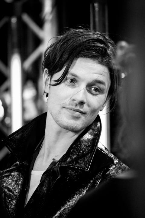 ICYMI James Bay has cut off all his hair and he looks so 