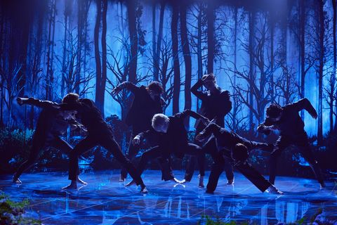 bison Isolere Mand Watch BTS's Mesmerizing 'Black Swan' Performance