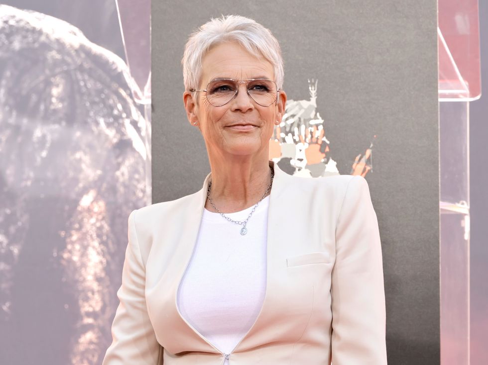 Jamie Lee Curtis Poses Bare in Bathtub for Spooky Throwback Pic: ‘I Fetch Halloween Severely’ thumbnail