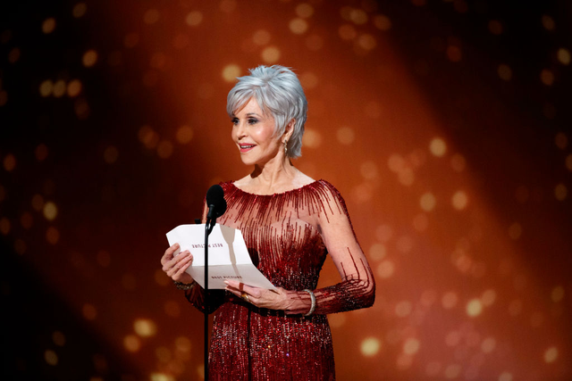 Jane Fonda Rocks Gray Hair And Recycled Gown At Oscars