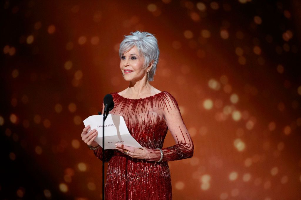 Nieuw Jane Fonda rockt nieuw kapsel tijdens de Oscars DP-21