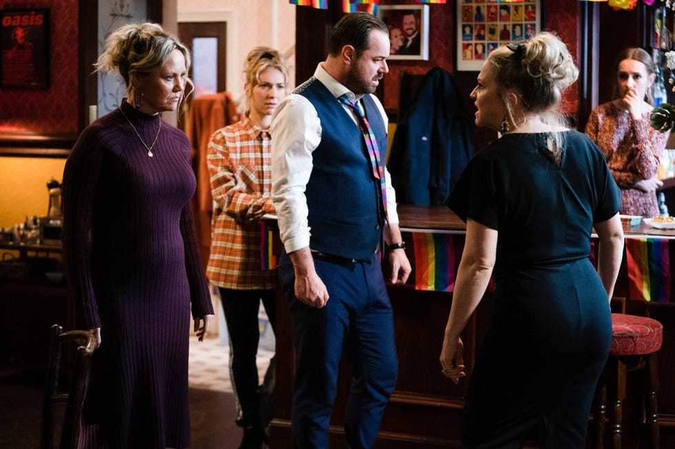 janine-butcher-nancy-carter-mick-carter-linda-carter-frankie-lewis-eastenders-1648117361.jpg?crop=1xw:1xh;center,top&resize=980:*&keepGifs=1