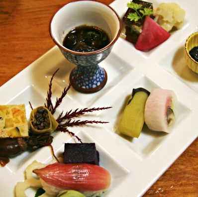 japanese appetizers   a sumptuous array of  高級旅館, おすすめ, 旅行,高級ホテル,日本,japan,appetizers before