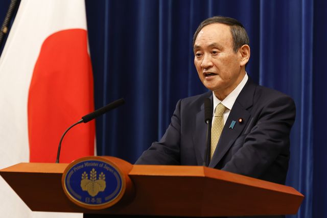 el primer ministro de japón yoshihide suga se dirige a los ciudadanos japoneses desde su residencia oficial