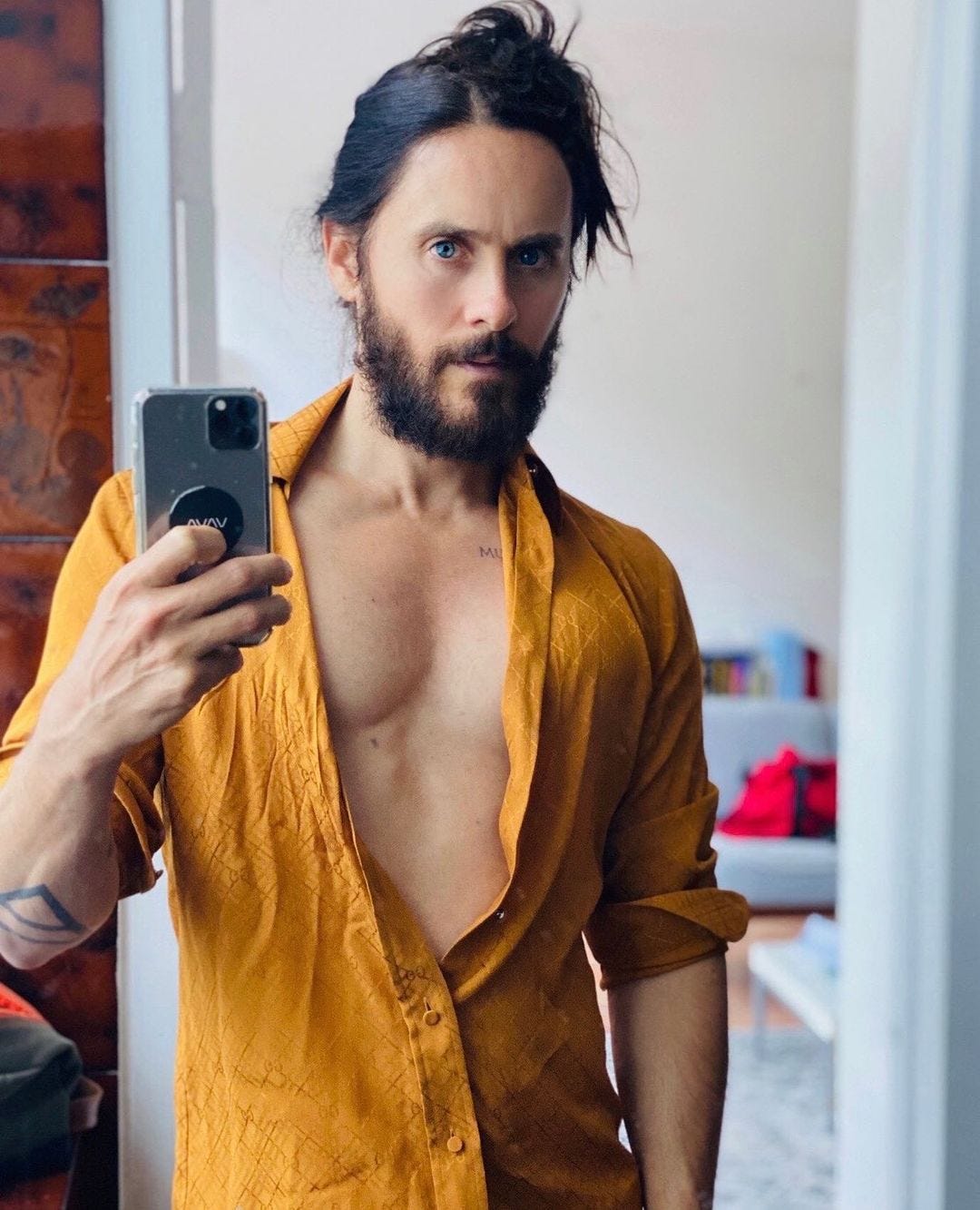 Jared Leto aparece desnudo en Instagram para pedir el voto