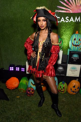 The Best Celebrity Halloween Costumes 2019 Halloween Outfits