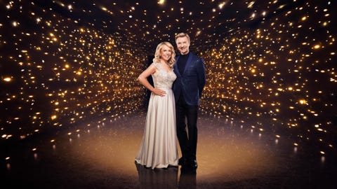 jayne torvill y christopher dean posan para la sesión fotográfica de baile sobre hielo 2021