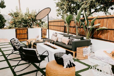 庭でくつろぐ おしゃれに演出するインテリア家具と照明15選 Elle Decor エル デコ