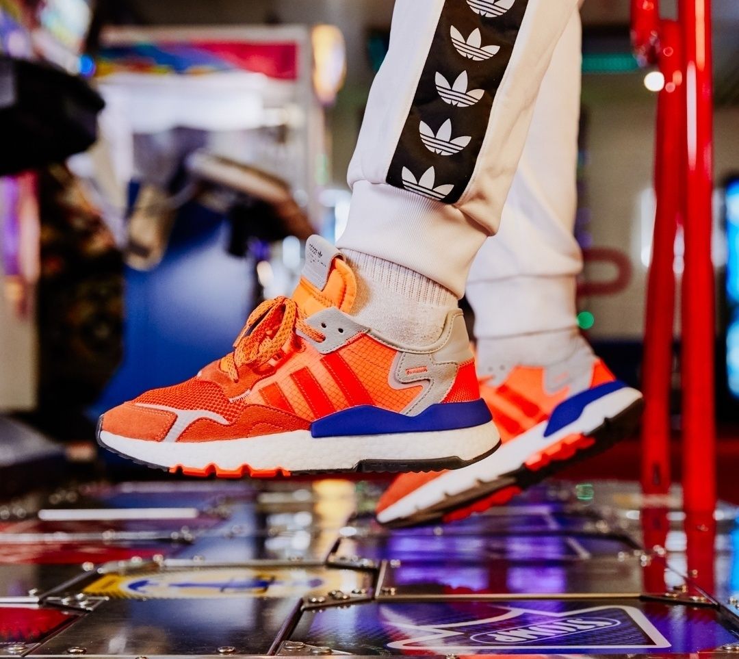 internacional más infancia Dónde comprar las exclusivas zapatillas Adidas Originals Nite Jogger - A la  venta en dos colores