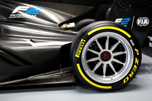 pirelli 18 inch tires on f2 car