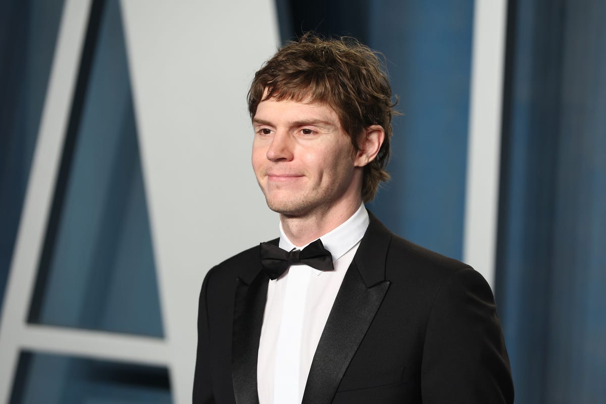 The physical evolution of Evan Peters, the actor who has given life to Jeffrey Dahmer