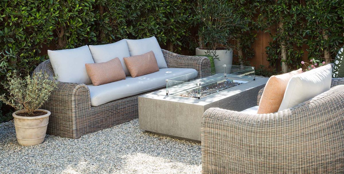 19 Best Backyard Fire Pit Ideas, Outdoor Sectional With Fire Pit Coffee Table