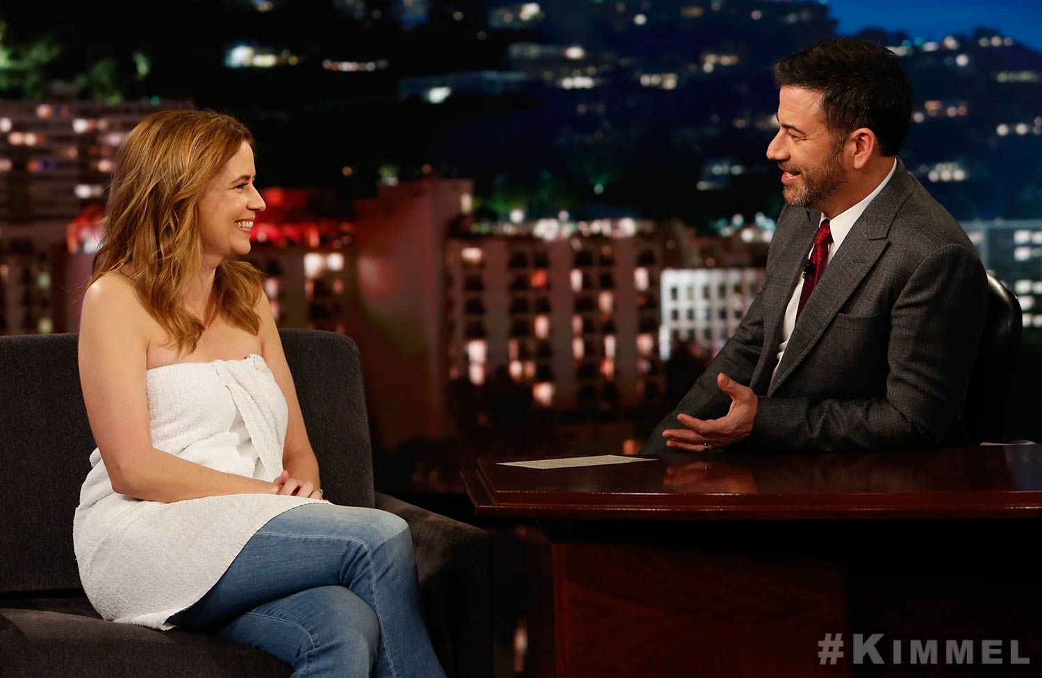 Jenna Fischer Wore A Towel On Jimmy Kimmel Live After Wardrobe