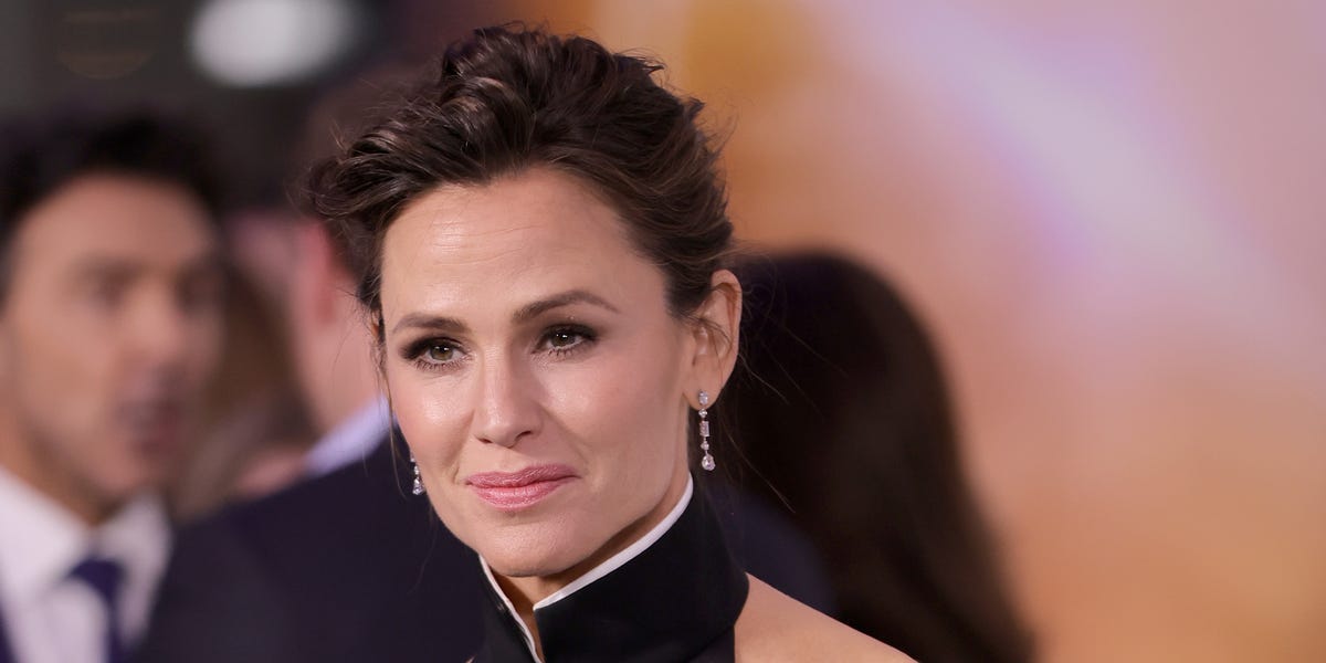 Jennifer Garner Shares Her ‘Favorite’ Cream for Plump Skin