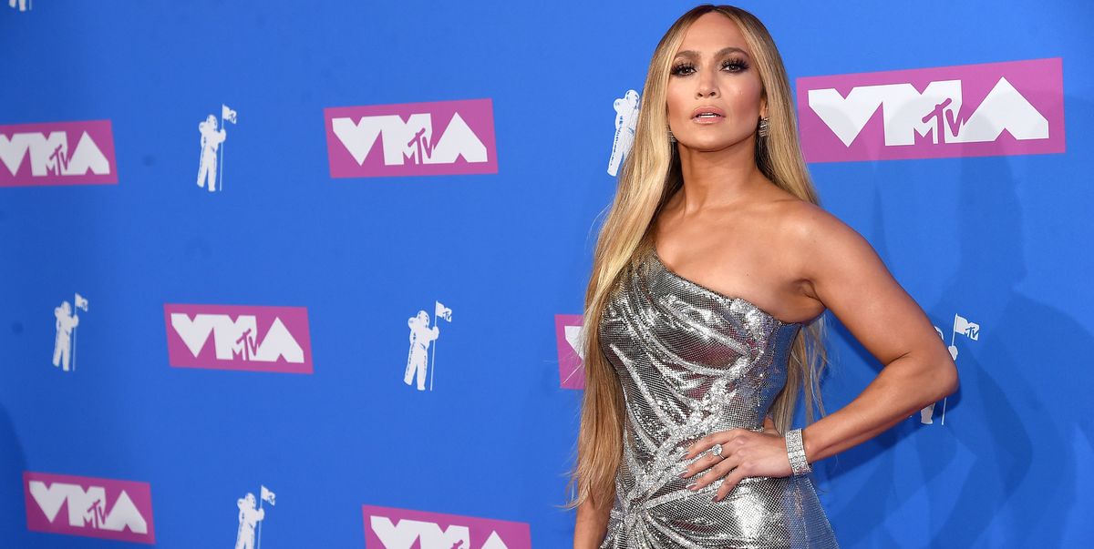 Jennifer Lopez Looks Amazing in Silver One-Shoulder Gown 