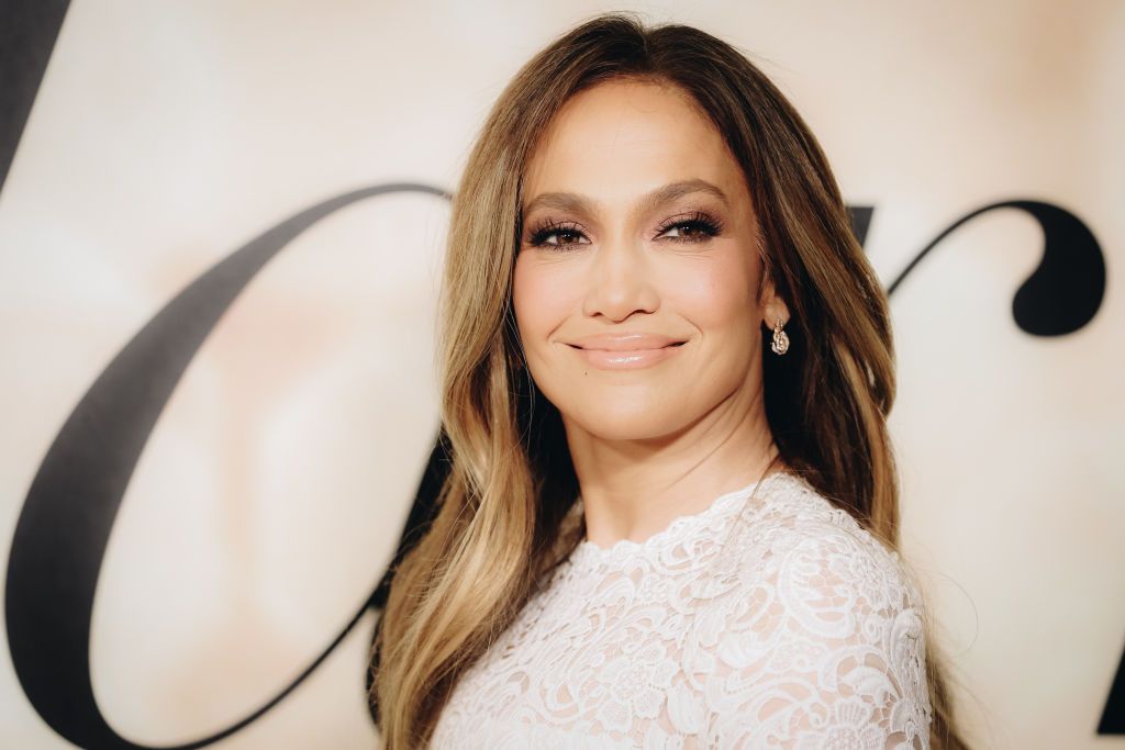 Escribe email aleatorio Contribución Jennifer Lopez producirá una serie basada en 'La Cenicienta'