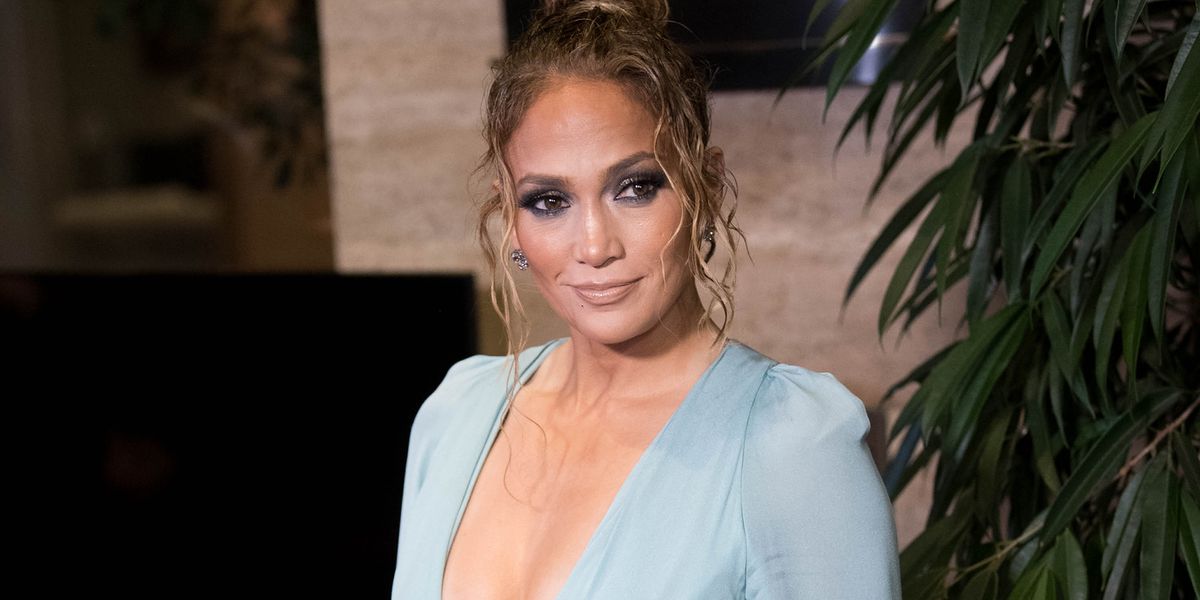 Jennifer Lopez posts a video and Instagram and bikini and of course