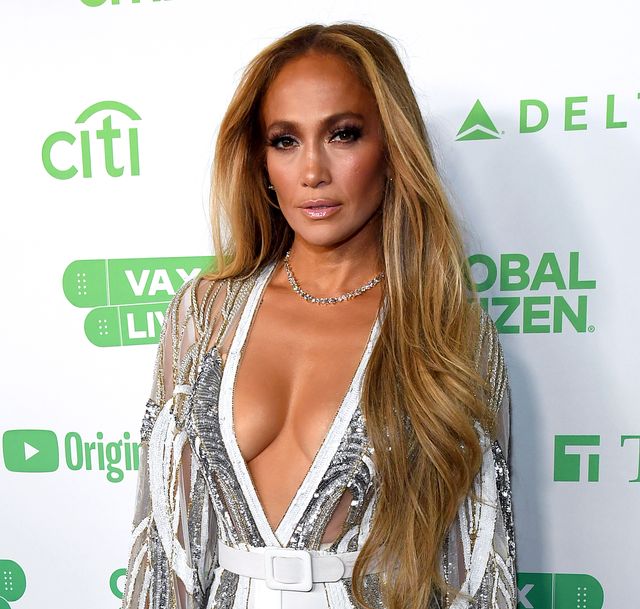 Jennifer Lopez just got a layered shag haircut and curtain bangs