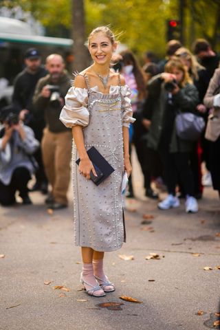 street style ημέρα ένατη εβδομάδα μόδας στο Παρίσι γυναικεία ρούχα άνοιξη καλοκαίρι 2022