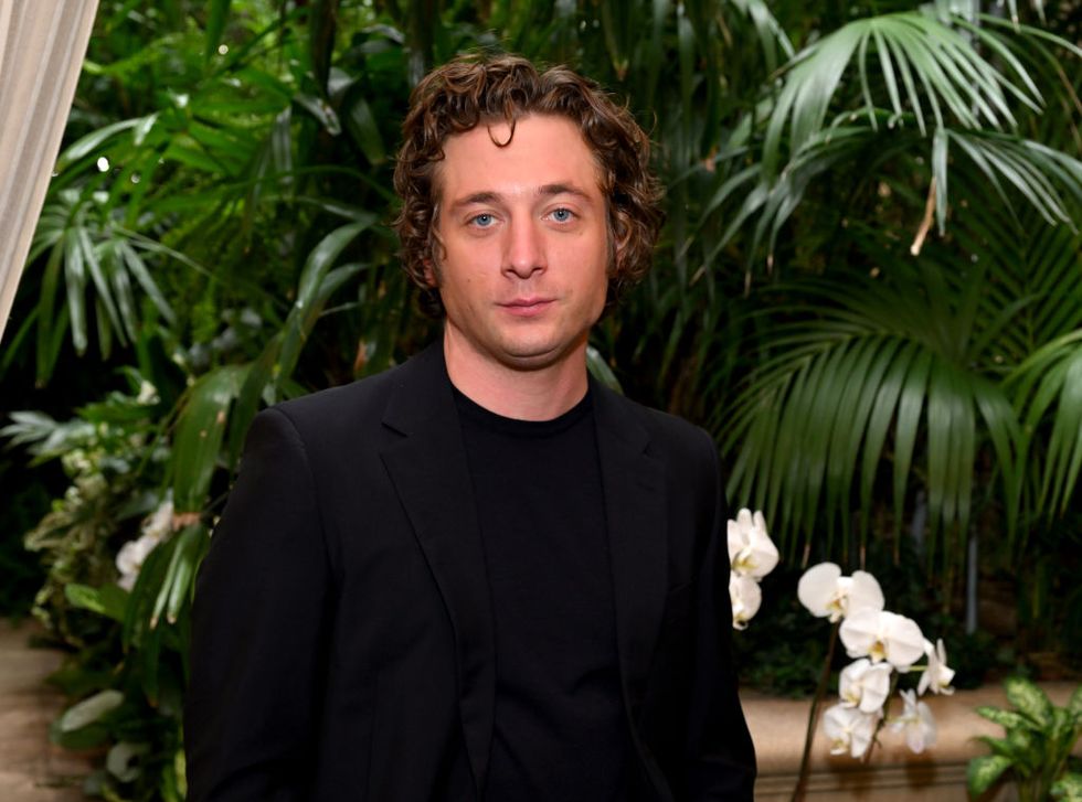 Jeremy Allen White on <em>The Bear</em> Season 2—and Being Invited to A-List Dinners thumbnail