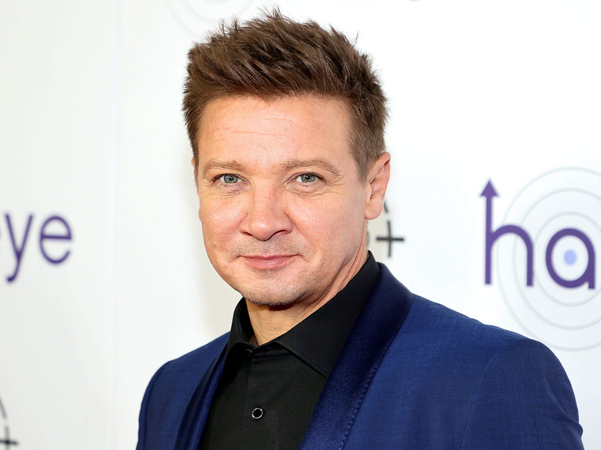 jeremy-renner-1672655338.jpg?crop=0.712xw:0.800xh;0.119xw,0