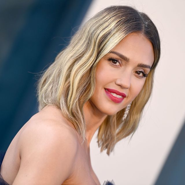 beverly hills, california   march 27 jessica alba attends the 2022 vanity fair oscar party hosted by radhika jones at wallis annenberg center for the performing arts on march 27, 2022 in beverly hills, california photo by lionel hahngetty images