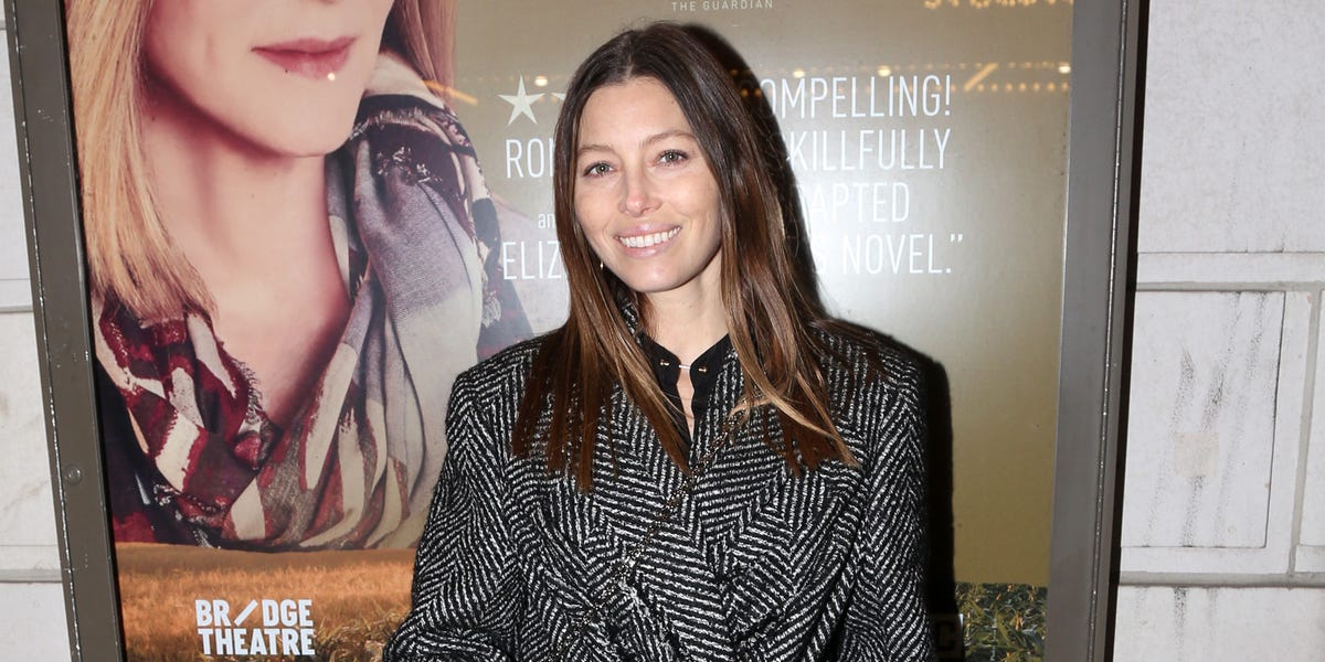 Jessica Biel Is Unrecognizable In A No-Make-up Normal Hair Picture