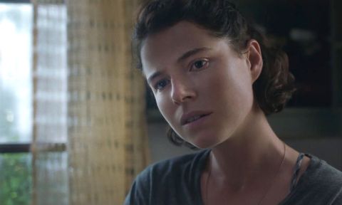 jessie buckley as young leda, the lost daughter