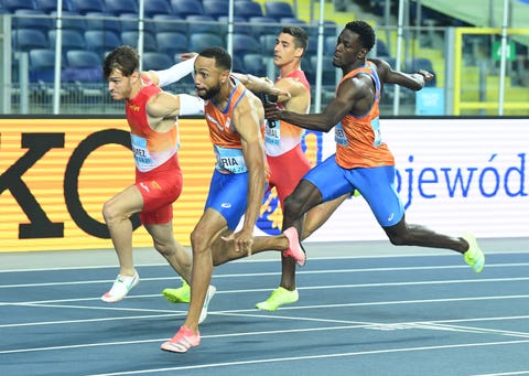 Przejazd pomiędzy Pol Rettamal i Jesus Gomez w serii 4x100m Śląskiej Sztafety Światowej