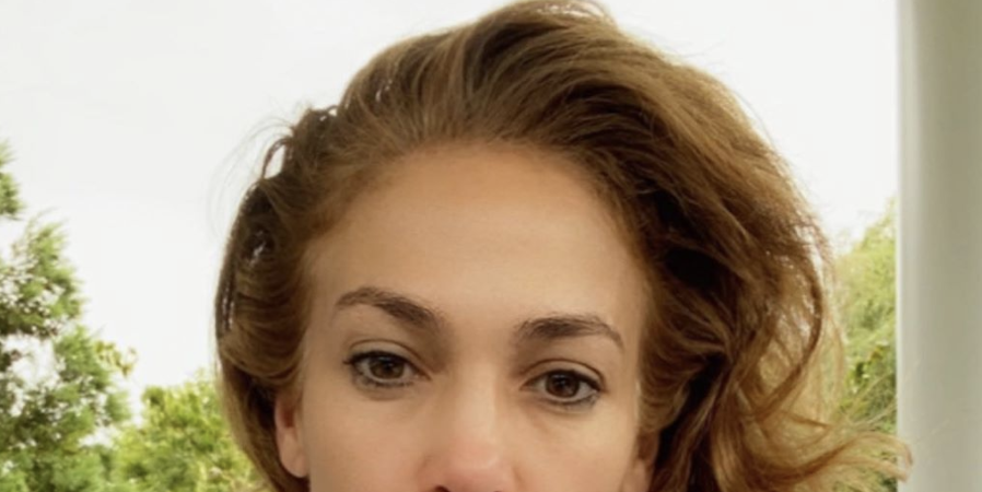 Jennifer Lopez 51 Posts Makeup Free Selfie On Instagram