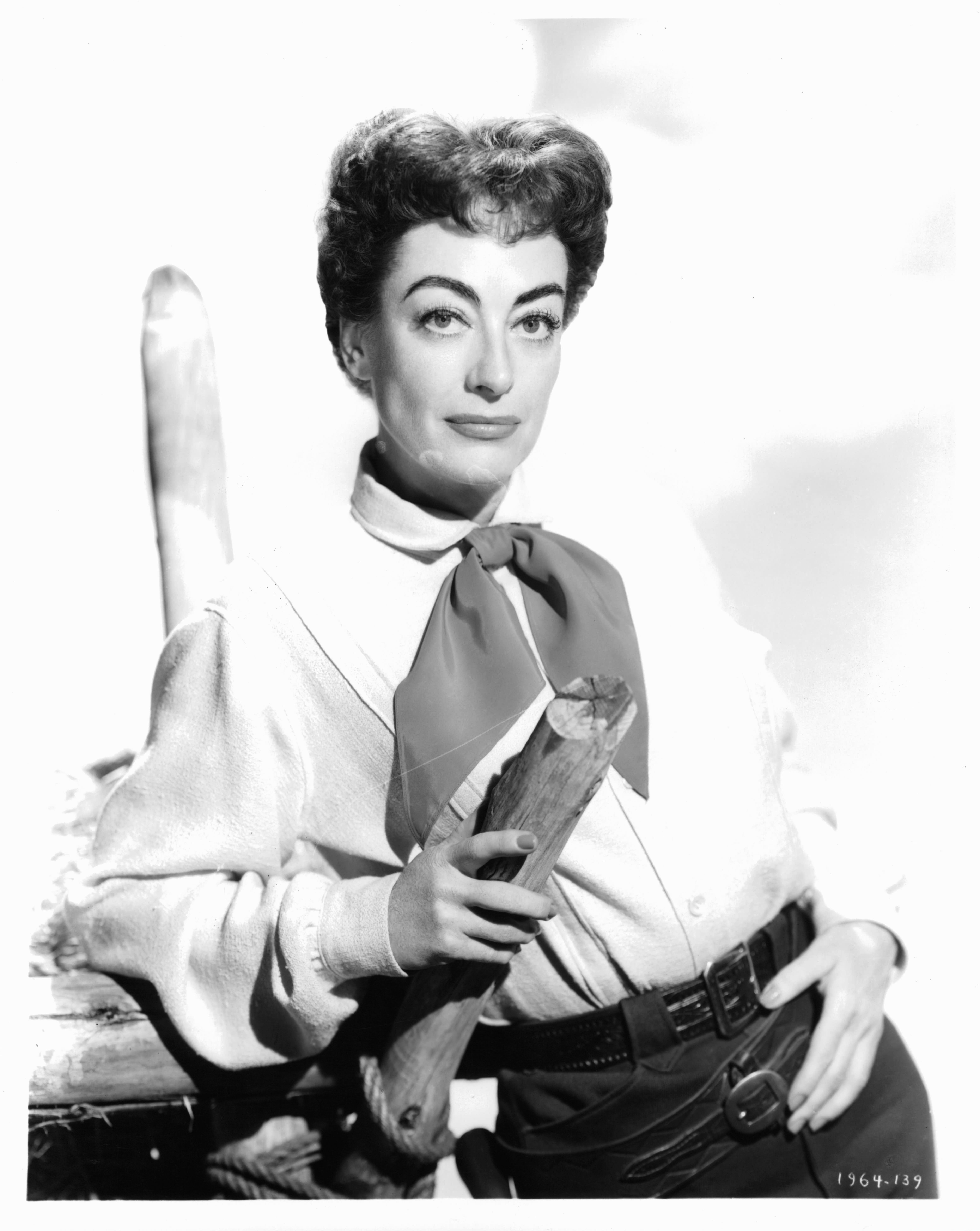 40 Photos Of Joan Crawford Throughout Her Life