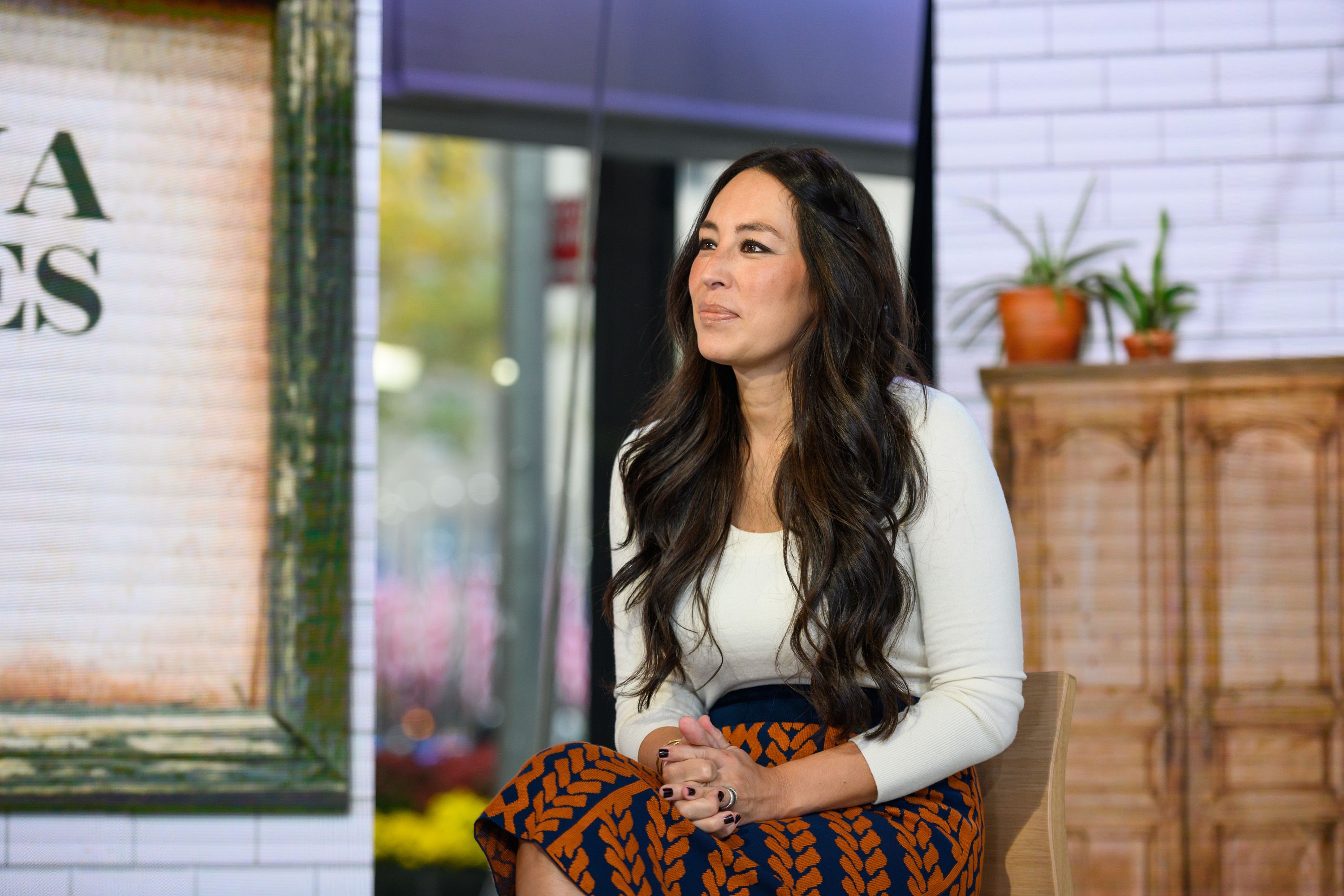Joanna Gaines Shares Photo Of Her Natural Hair To Instagram