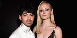 https://hips.hearstapps.com/hmg-prod.s3.amazonaws.com/images/joe-jonas-and-sophie-turner-attend-the-2019-vanity-fair-news-photo-1581609604.jpg?crop=1.00xw:0.374xh;0,0.0621xh&resize=300:*