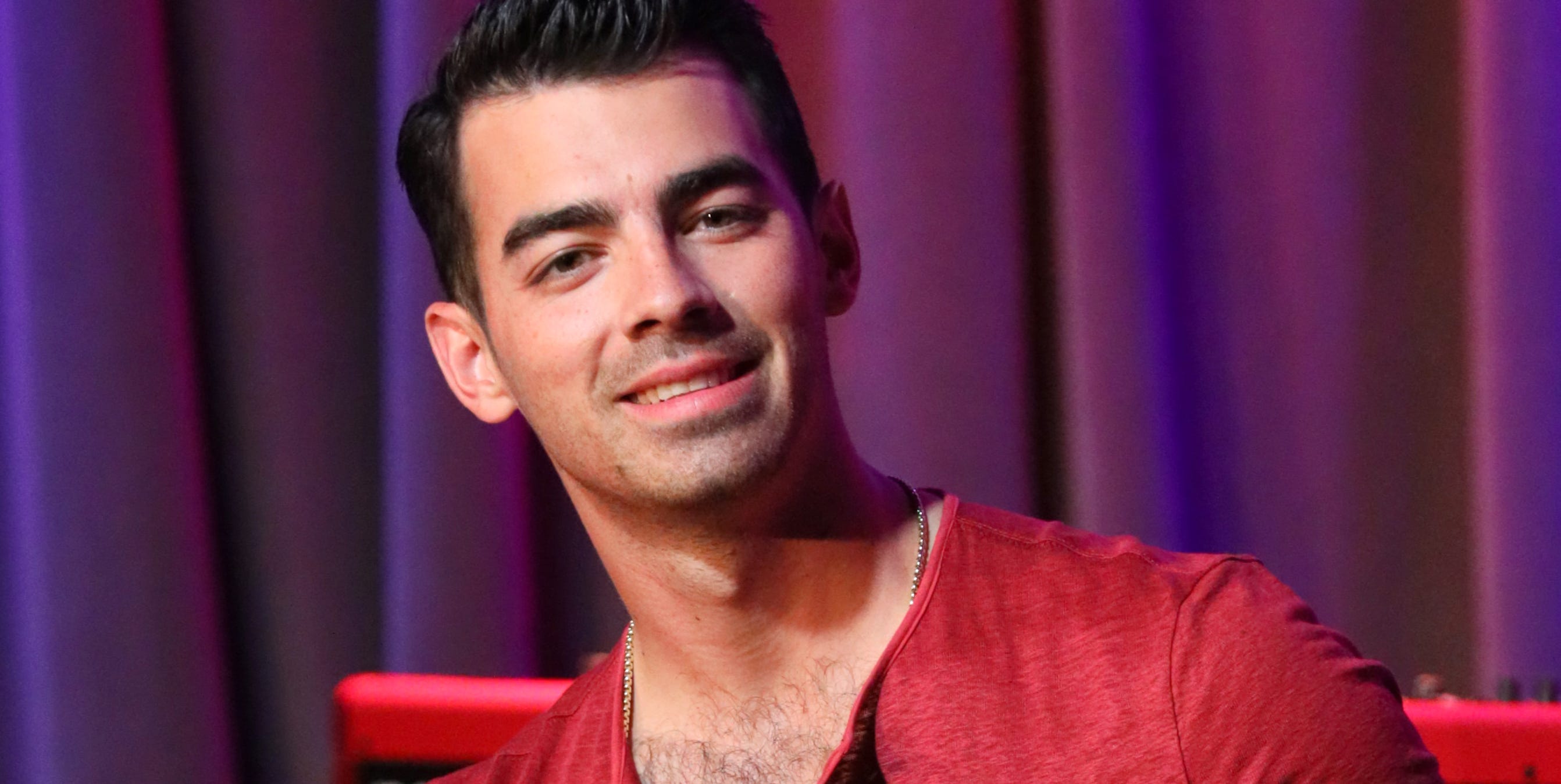 Joe Jonas Dyed His Hair Platinum, Because He’s a Cool Dad, Okay?