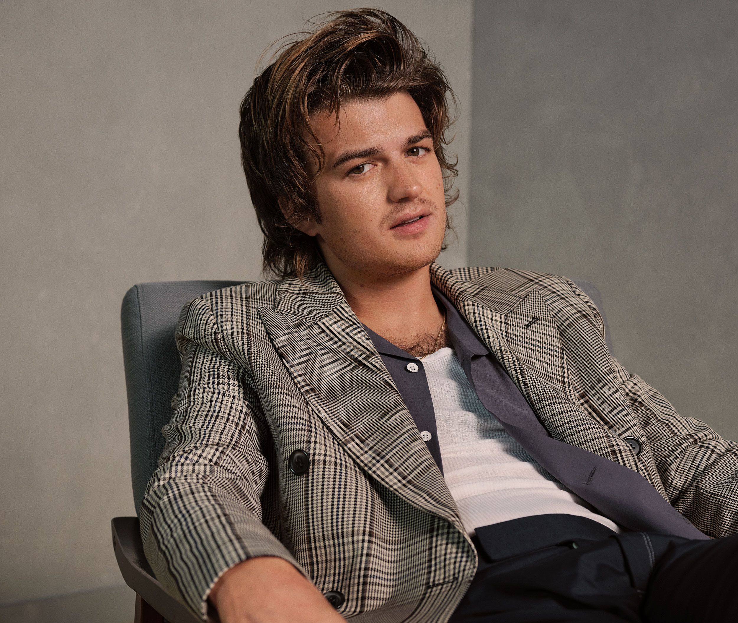 maika monroe and Joe Keery