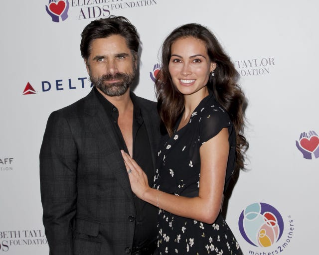 L'histoire d'amour de John Stamos et de Sa Femme Caitlin McHugh Fera Pâmer Même les Cyniques's Love Story Will Make Even the Cynics Swoon