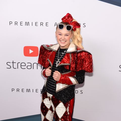 2019 streamys premiere awards hosted by niki and gabi at the broad stage
