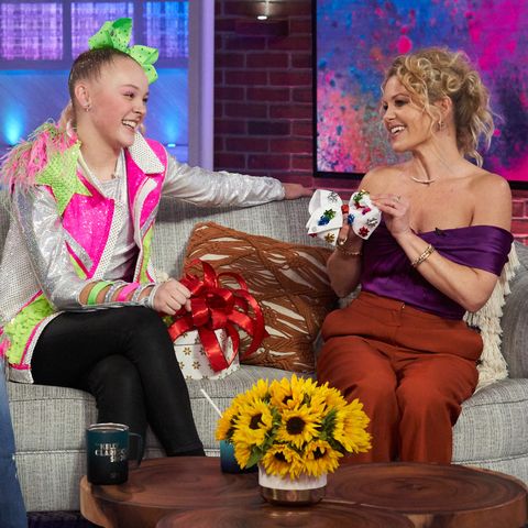 'full house' actress candace cameron bure and 'dance moms' alum jojo siwa on 'the kelly clarkson show'