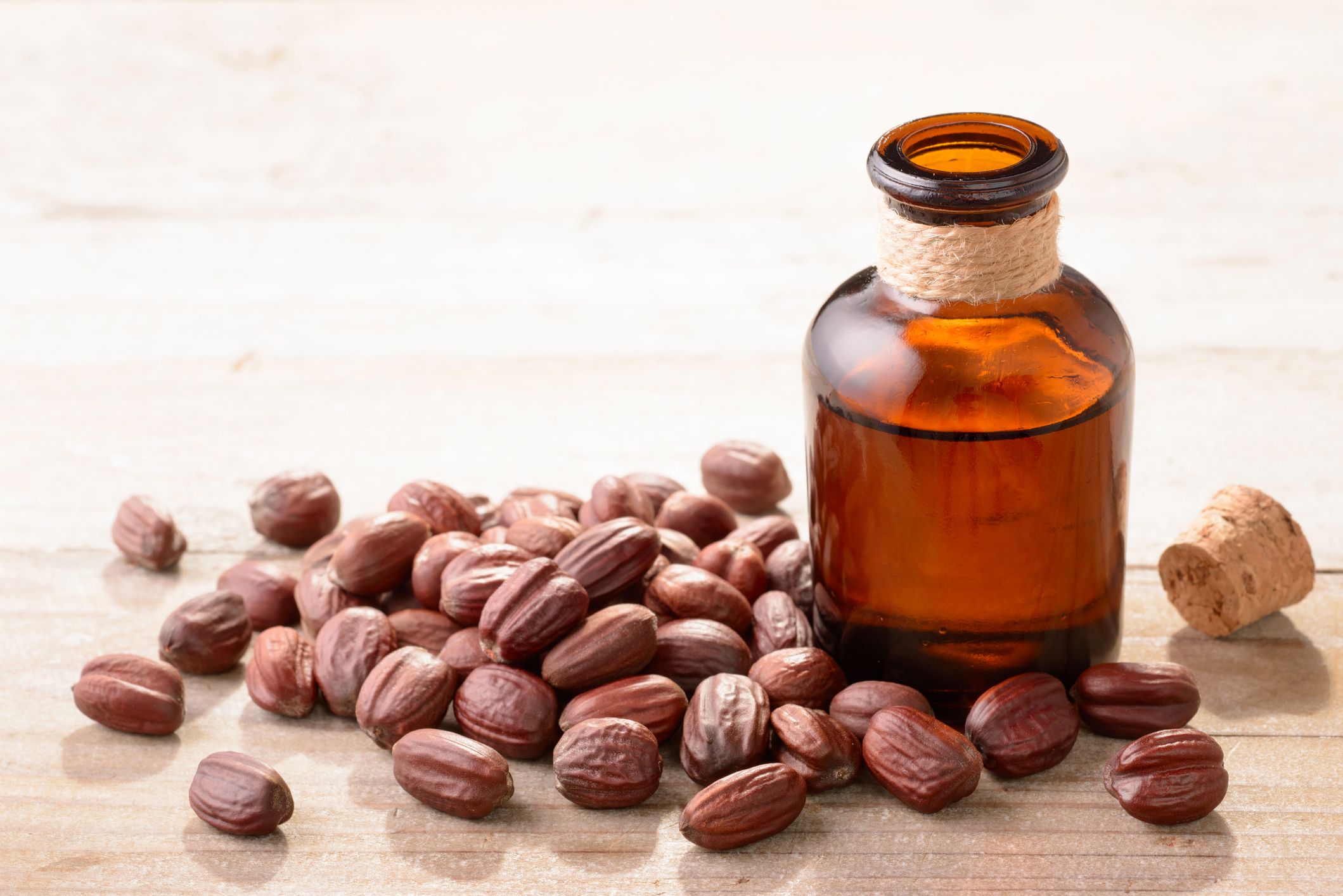 11 Benefits Of Jojoba Oil For Skin Hair How To Use Jojoba Oil