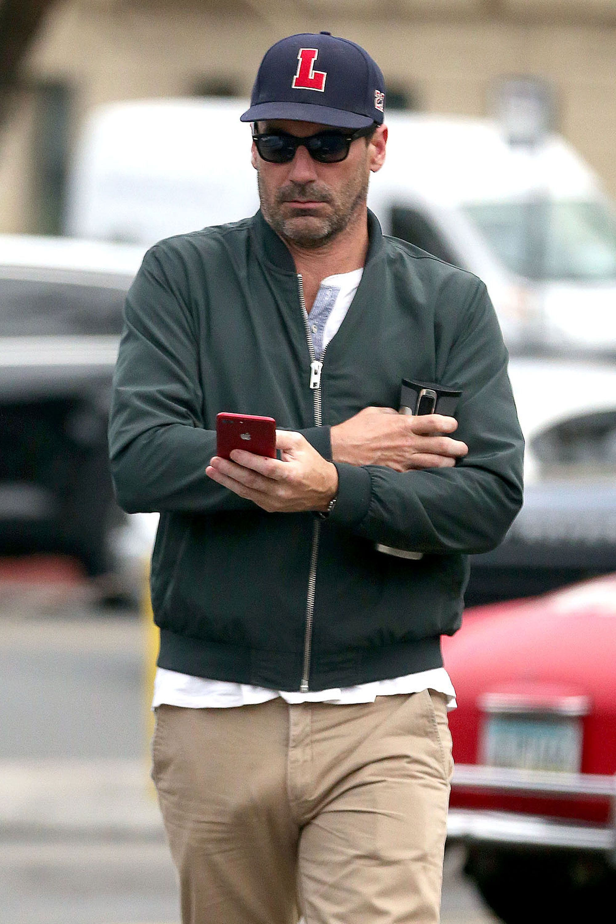 13 Perfect Twitter Reactions to Jon Hamm's Penis, Because He's Visible