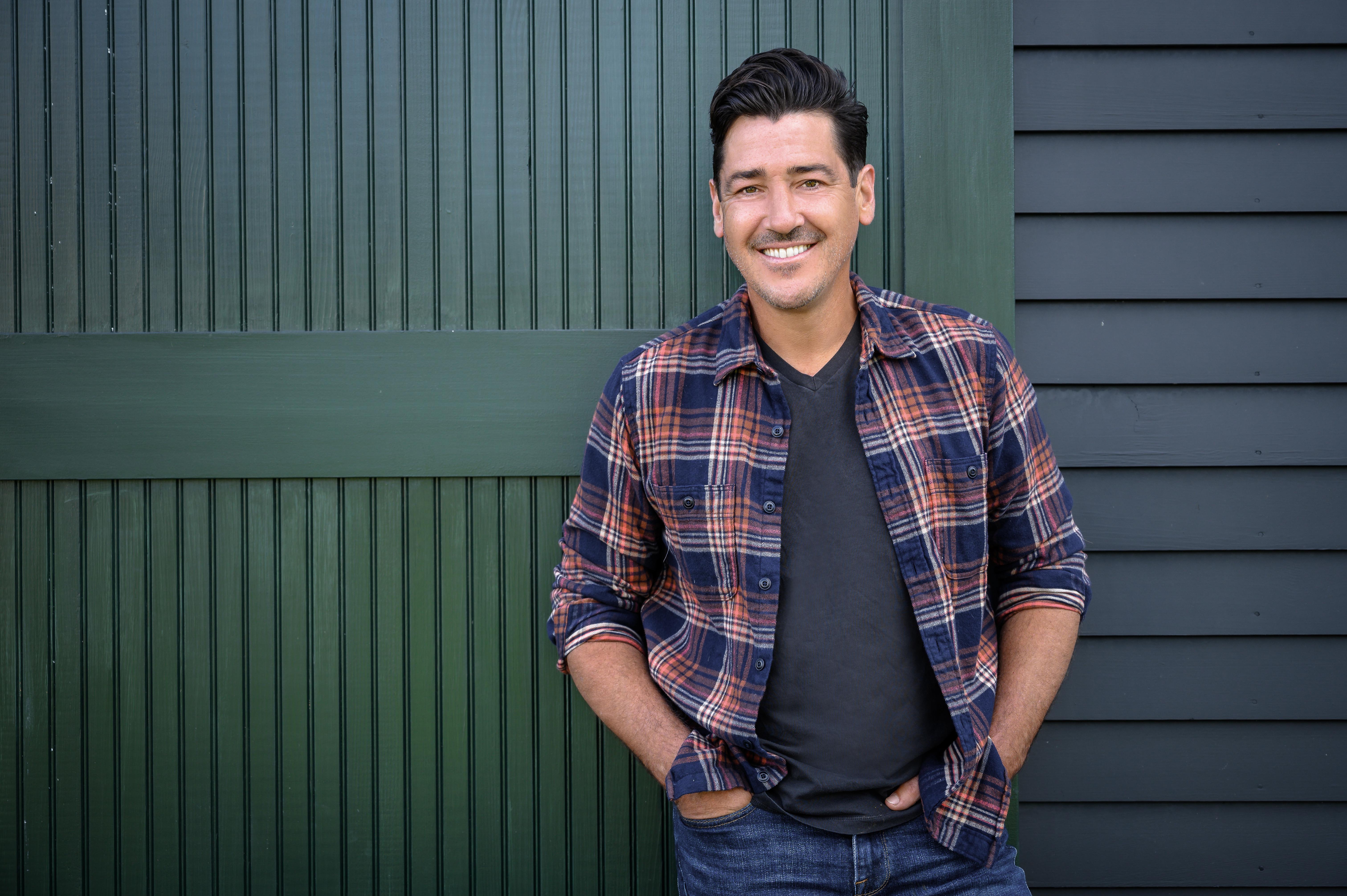 'Farmhouse Fixer' Fans Bombard HGTV's Instagram After Jonathan Knight News