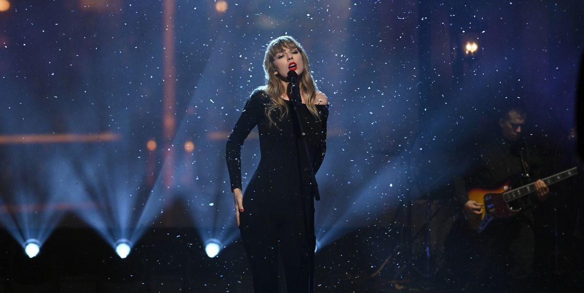 Taylor Swift Breaks SNL Conventions With ‘All Too Well’