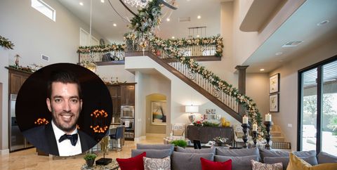 Jonathan Scott Decorates Las Vegas Mansion For Christmas